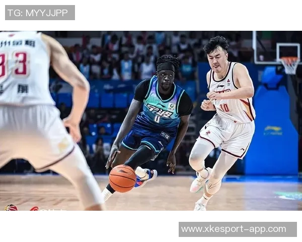 刘泽一表现亮眼尽管罚球不佳依然贡献13分6板4助攻2盖帽助力球队奋战